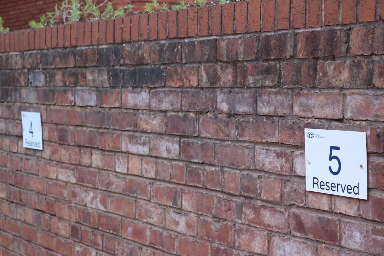 Wolverhampton - Gated Parking - George House 외부 사진